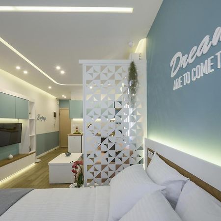 Τhe Half Root Suite In The Heart Of City Center Thessaloníki Eksteriør billede