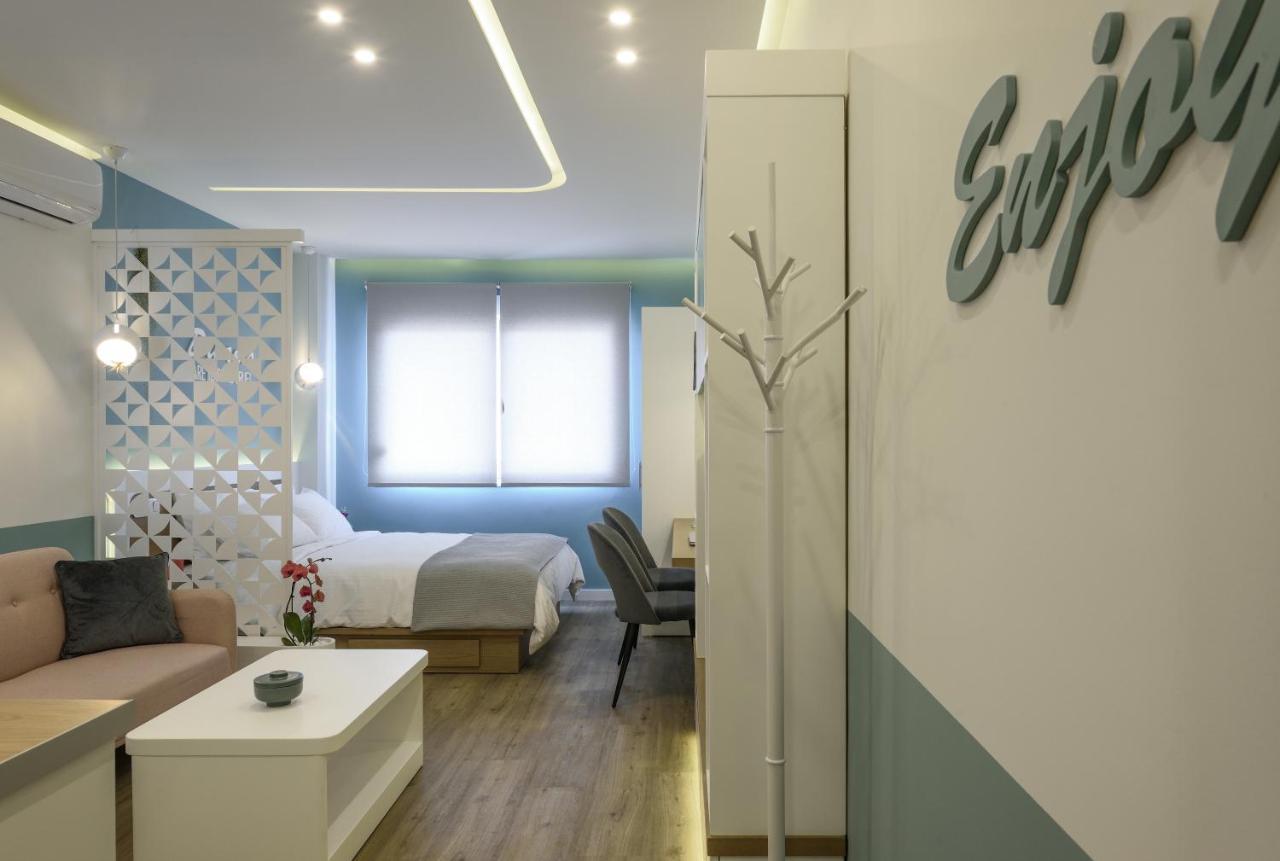 Τhe Half Root Suite In The Heart Of City Center Thessaloníki Eksteriør billede