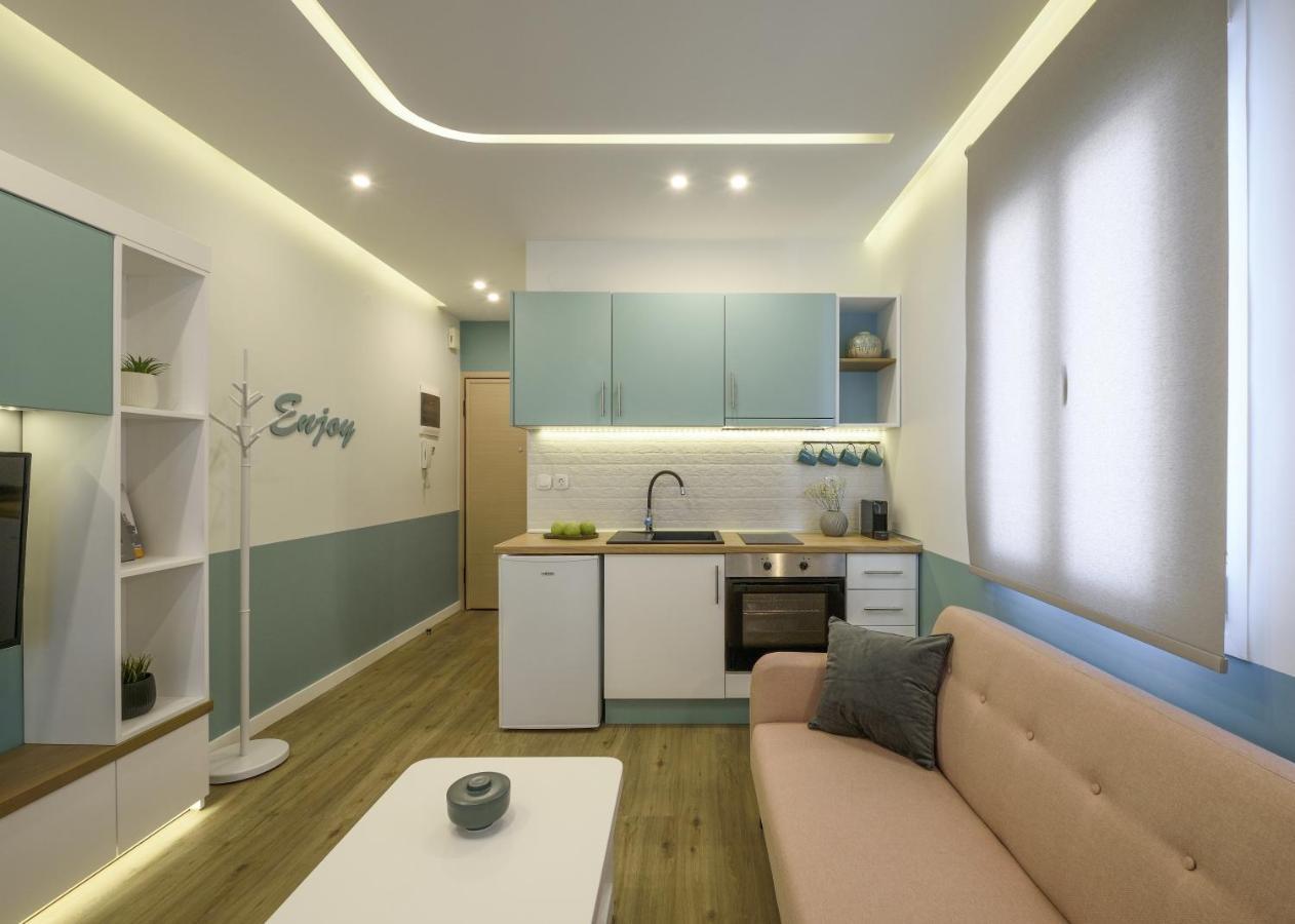 Τhe Half Root Suite In The Heart Of City Center Thessaloníki Eksteriør billede