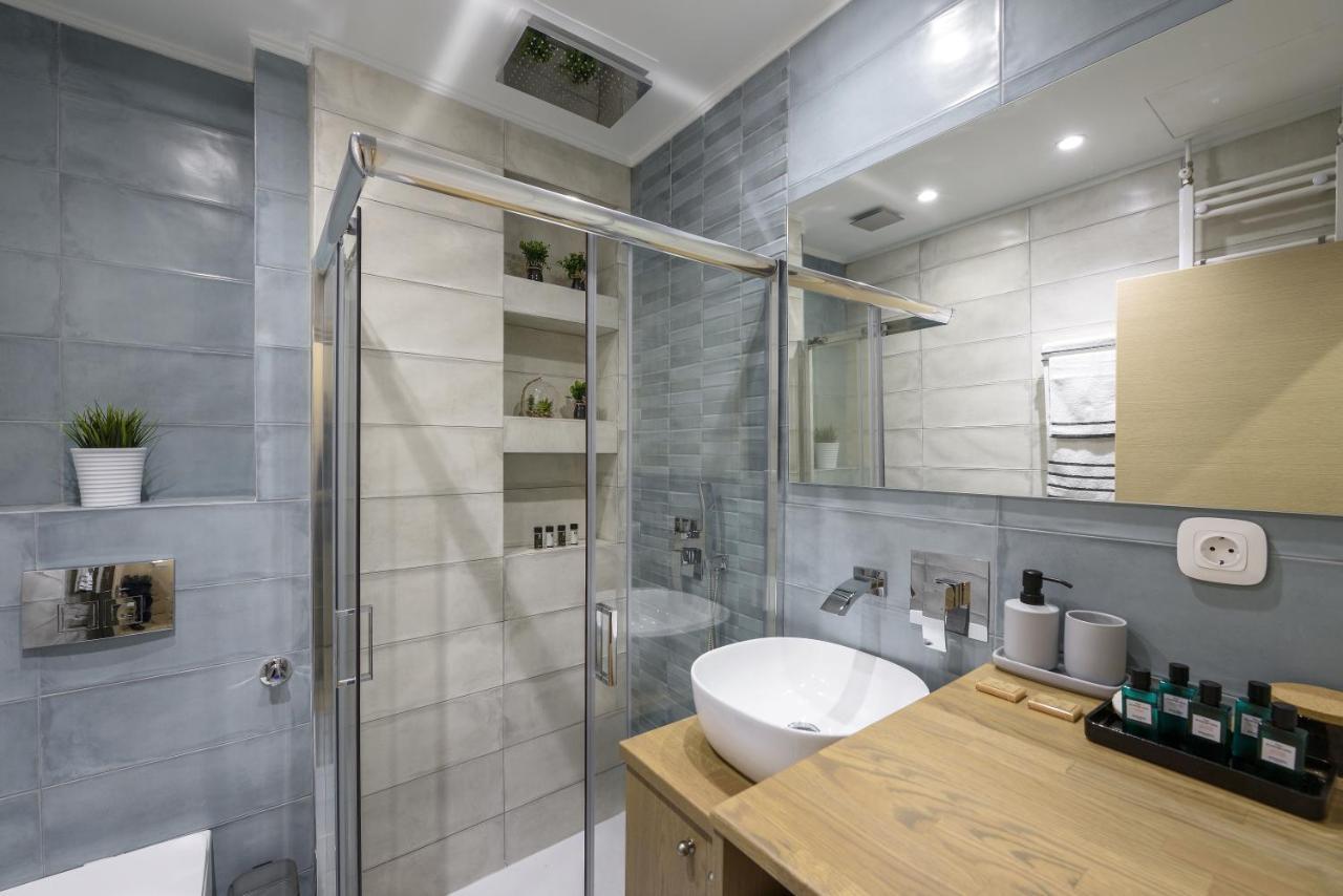 Τhe Half Root Suite In The Heart Of City Center Thessaloníki Eksteriør billede